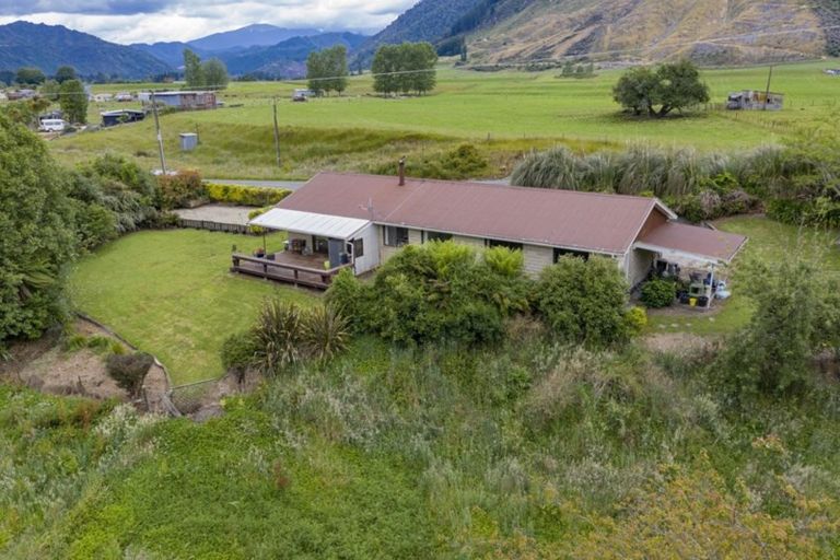 Photo of property in 196 Fairfax Street, Murchison, 7007