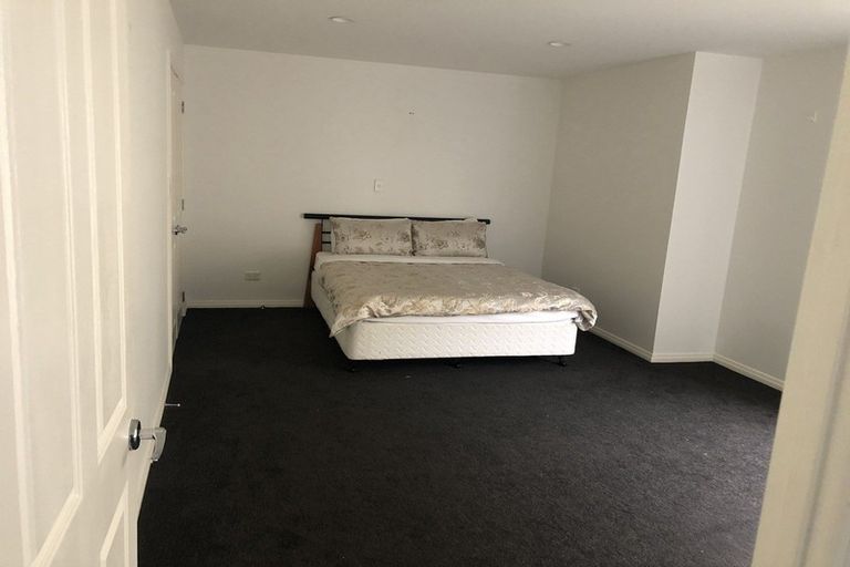 Photo of property in 1/25 Churchill Road, Murrays Bay, Auckland, 0630