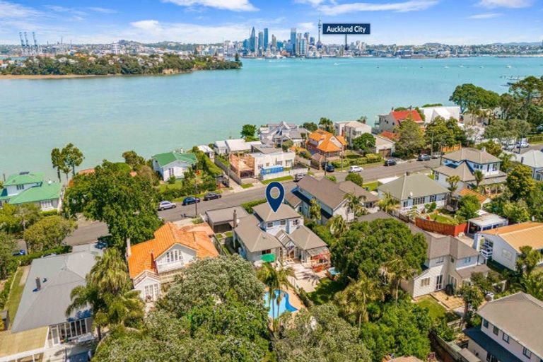 Photo of property in 34 Norwood Road, Bayswater, Auckland, 0622