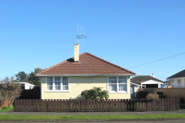 Photo of property in 5 Queenwood Road, Levin, 5510