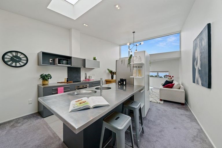 Photo of property in 17/2 Onslow Road, Khandallah, Wellington, 6035