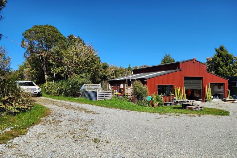 Photo of property in 51 Stuart & Chapman Drive, Karoro, Greymouth, 7805
