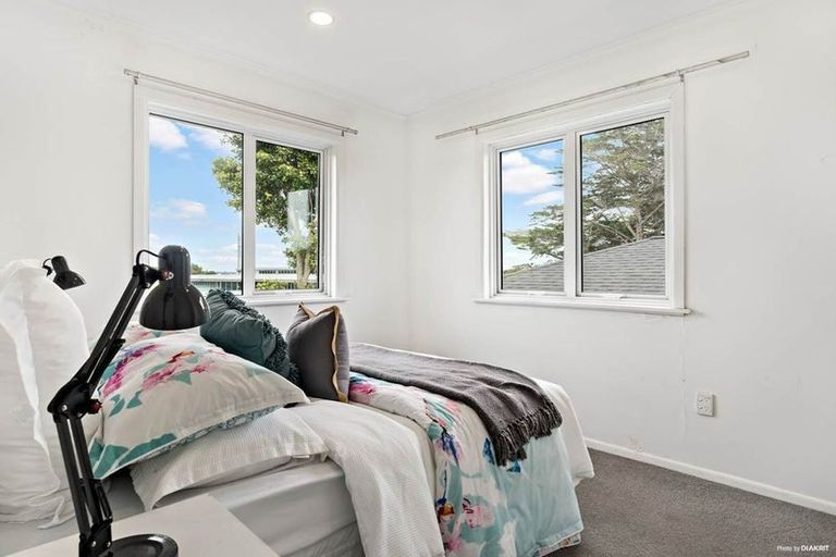 Photo of property in 230 Sunset Road, Windsor Park, Auckland, 0632