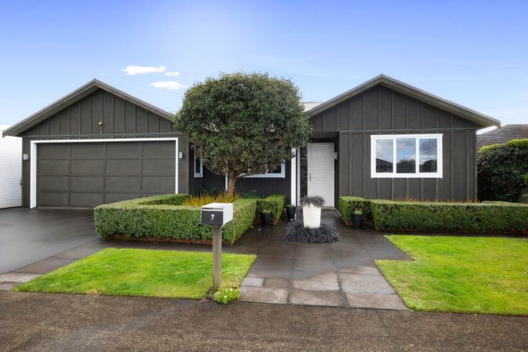 Photo of property in 7 Gleneagles Way, Waiwhakaiho, New Plymouth, 4312