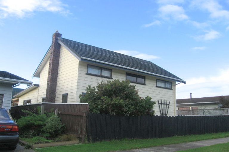 Photo of property in 23 Rembrandt Avenue, Tawa, Wellington, 5028