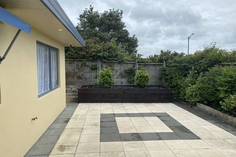 Photo of property in 40 Sunvista Avenue, Oteha, Auckland, 0632