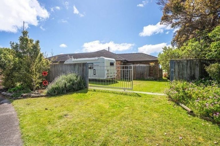 Photo of property in 15 Fairway Oaks Drive, Waikanae Beach, Waikanae, 5036
