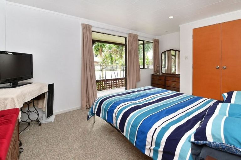 Photo of property in 25 Waiora Road, Stanmore Bay, Whangaparaoa, 0932