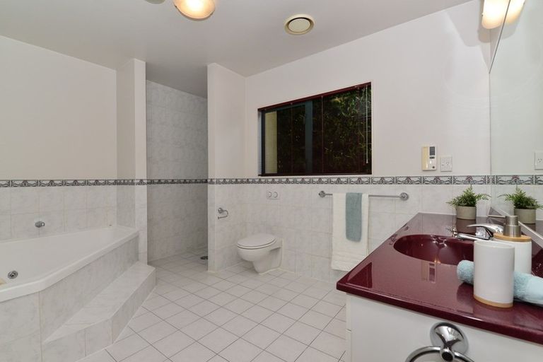 Photo of property in 2 Minchin Crescent, St Andrews, Hamilton, 3200