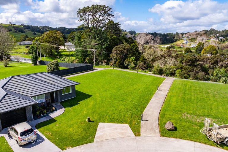 Photo of property in 11 Manaaki Circle, Paparoa, 0571