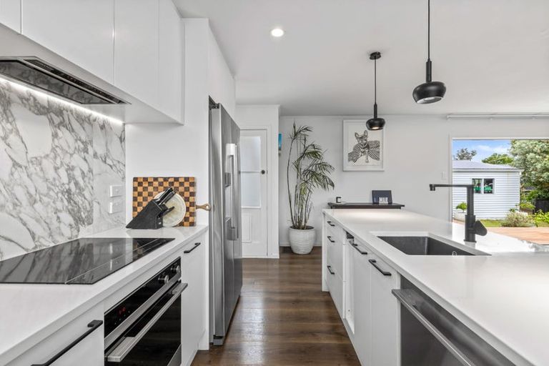 Photo of property in 11 Brennan Avenue, Te Atatu Peninsula, Auckland, 0610