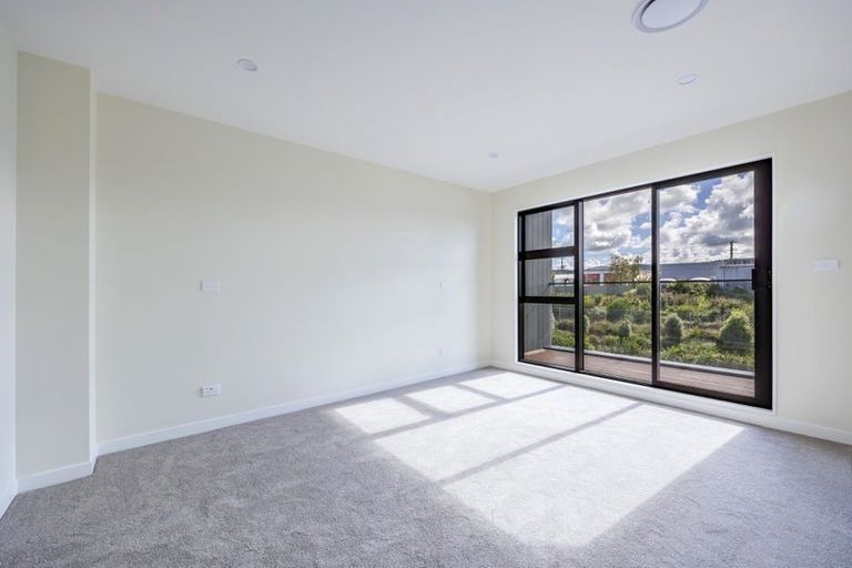 Photo of property in 124 Vintry Drive, Kumeu, 0810