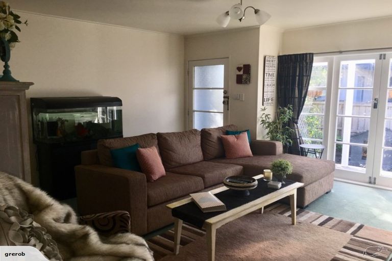 Photo of property in 1/156 Nile Road, Milford, Auckland, 0620