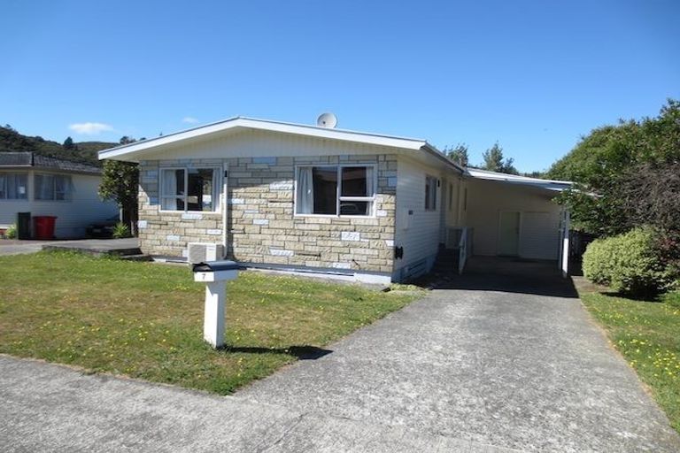 Photo of property in 7 Blueberry Grove, Timberlea, Upper Hutt, 5018