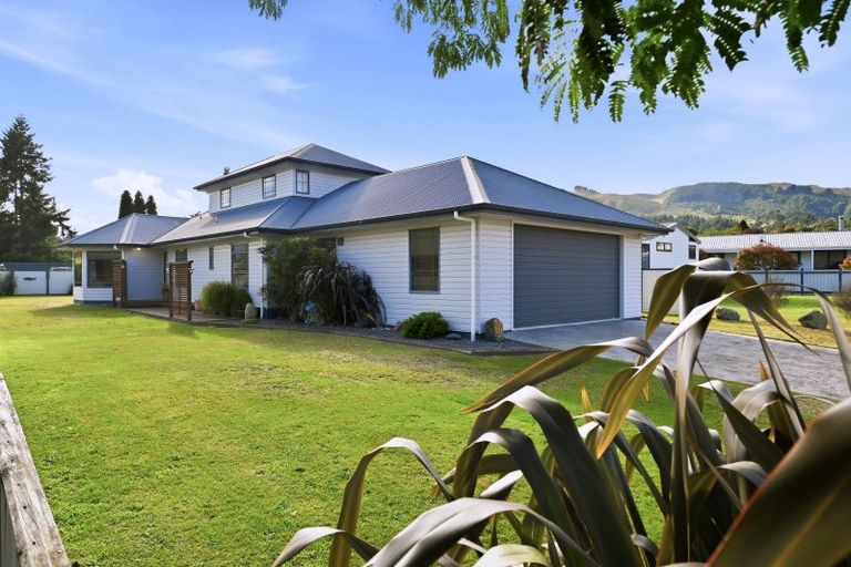 Photo of property in 137 Kenrigg Road West, Kinloch, Taupo, 3377