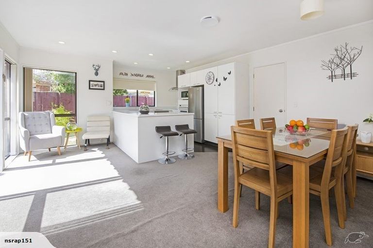 Photo of property in 3b Mirabell Place, Golflands, Auckland, 2013
