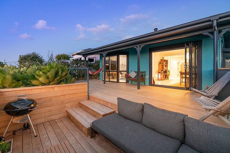 Photo of property in 22 Aperahama Street, Paekakariki, 5034