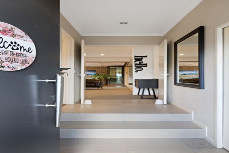 Photo of property in 23 Waldorf Crescent, Orewa, 0931