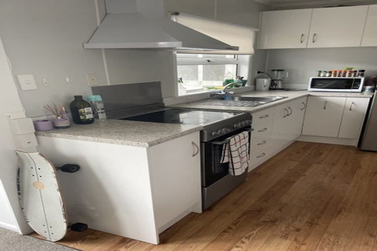 Photo of property in 118 Lyall Parade, Lyall Bay, Wellington, 6022