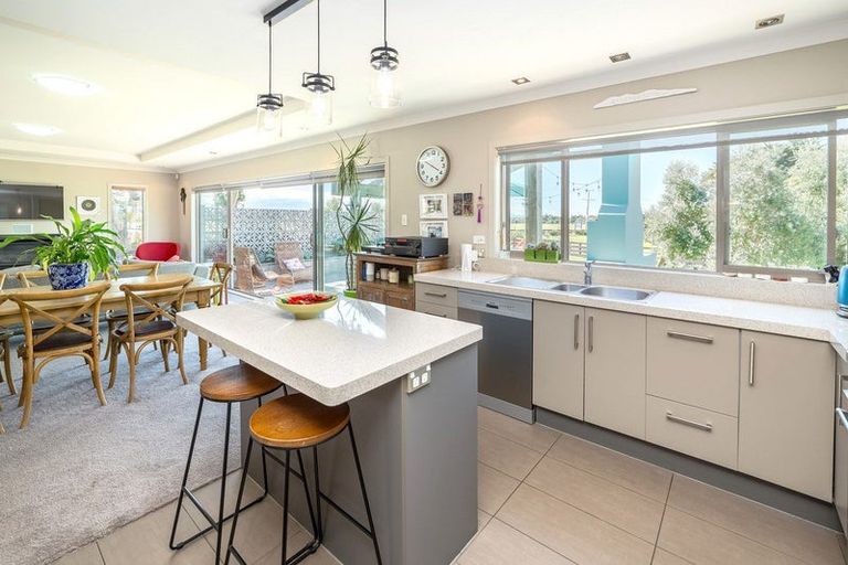 Photo of property in 1 Campbell Drive, Martinborough, 5711