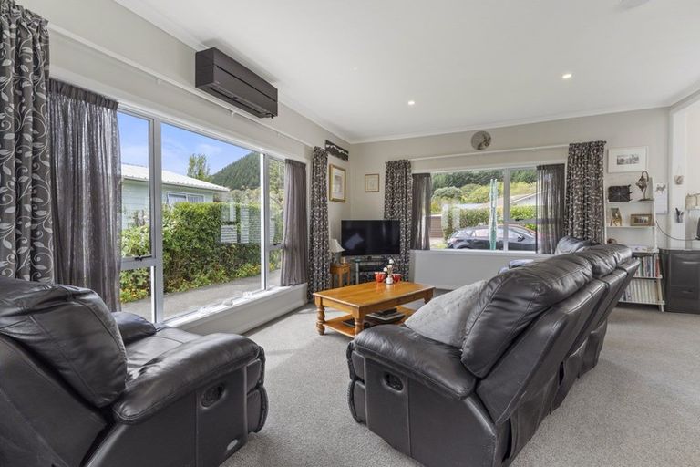 Photo of property in 52 Hinemoa Street, Paraparaumu, 5032