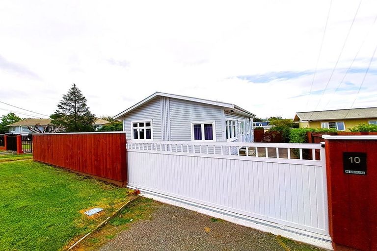 Photo of property in 10 Parakai Street, Paraparaumu, 5032