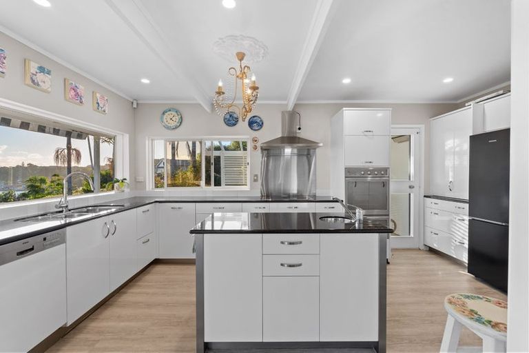 Photo of property in 819 Whangaparaoa Road, Manly, Whangaparaoa, 0930