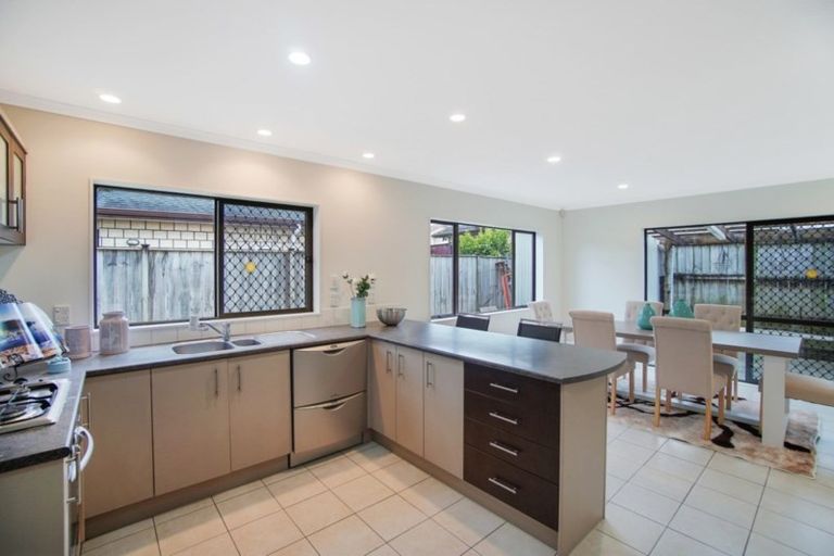 Photo of property in 20 Speyside Crescent, Flat Bush, Auckland, 2016