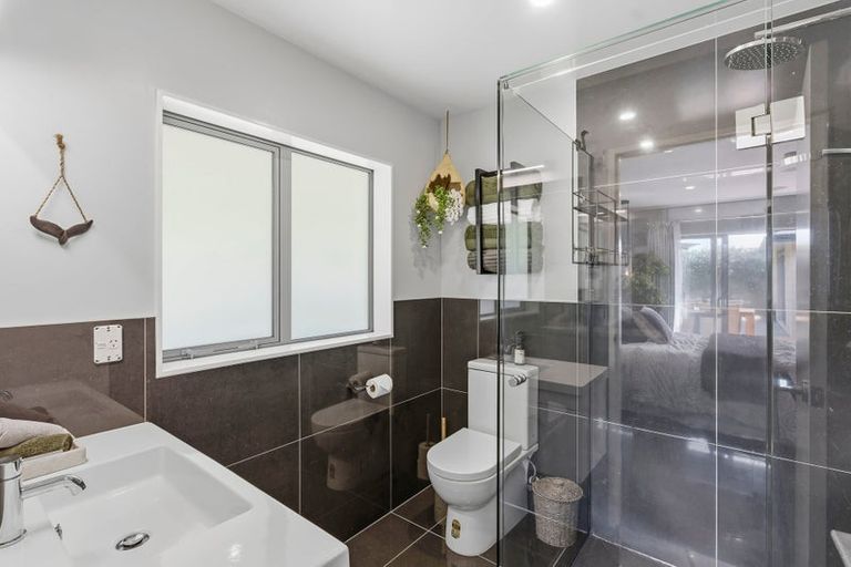 Photo of property in 8 Otupoa Way, Paraparaumu, 5032