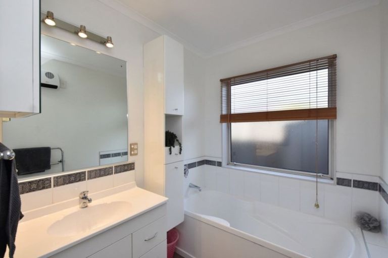 Photo of property in 16 Hoffman Court, Waikiwi, Invercargill, 9810