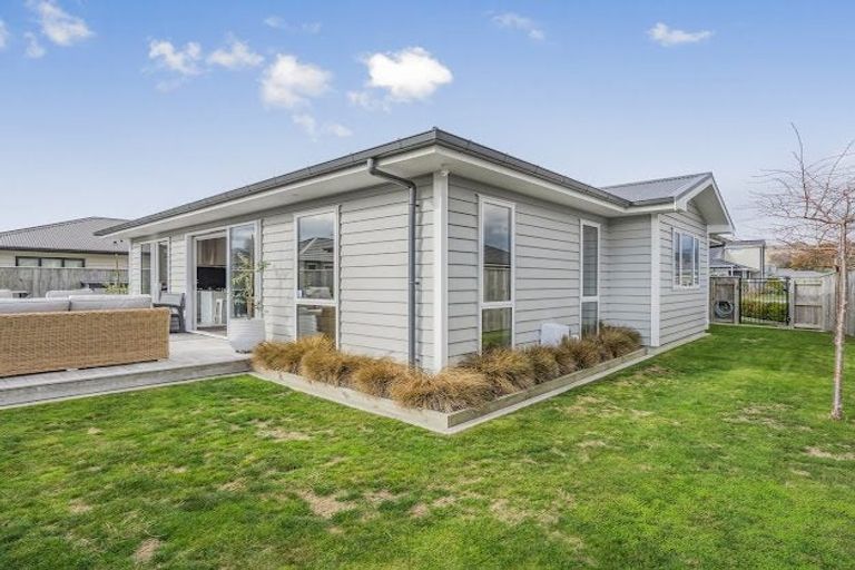 Photo of property in 12 Poulson Grove, Trentham, Upper Hutt, 5018