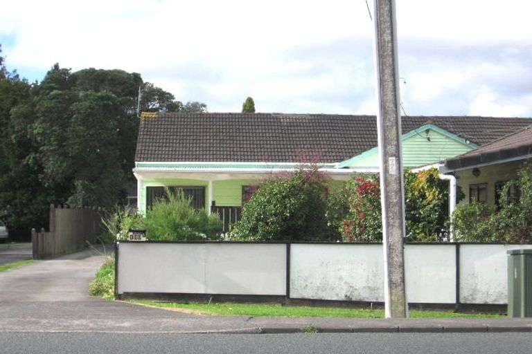 Photo of property in 1/130 Bruce Mclaren Road, Henderson, Auckland, 0612