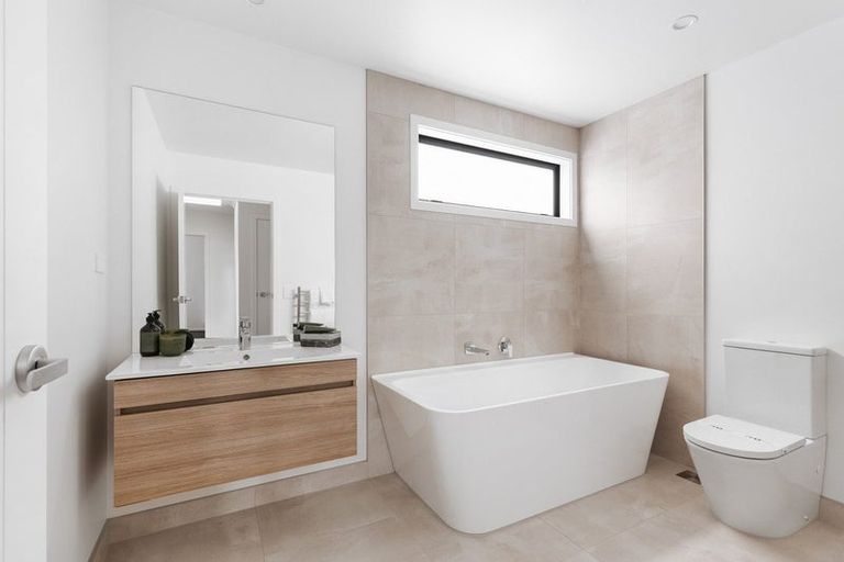 Photo of property in 2 Atutahi Lane, Papamoa Beach, 3118