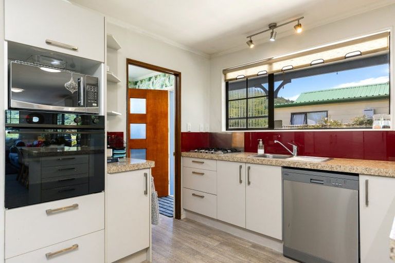 Photo of property in 168 Waikawa Road, Picton, 7220