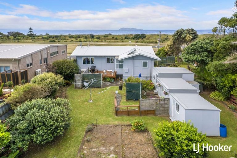 Photo of property in 126 Seaforth Road, Waihi Beach, 3611