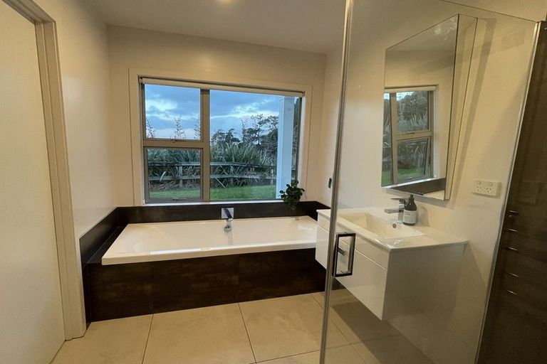 Photo of property in 48 Christian Road, Swanson, Auckland, 0614