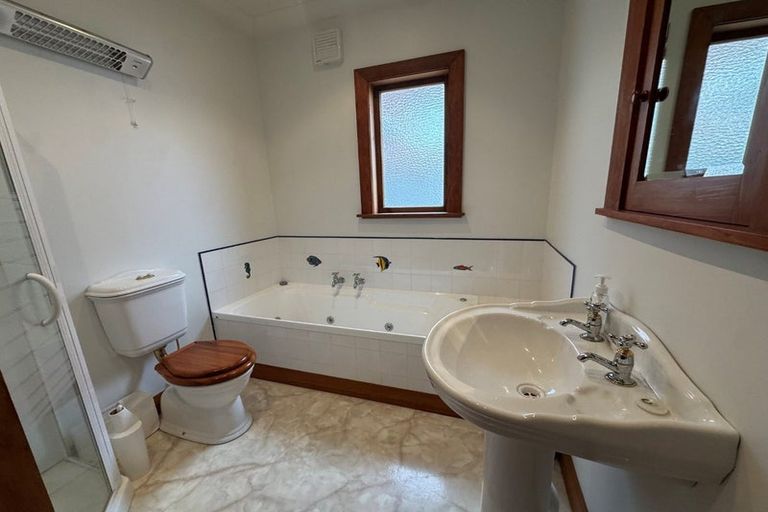 Photo of property in 1 Newcombe Crescent, Karori, Wellington, 6012