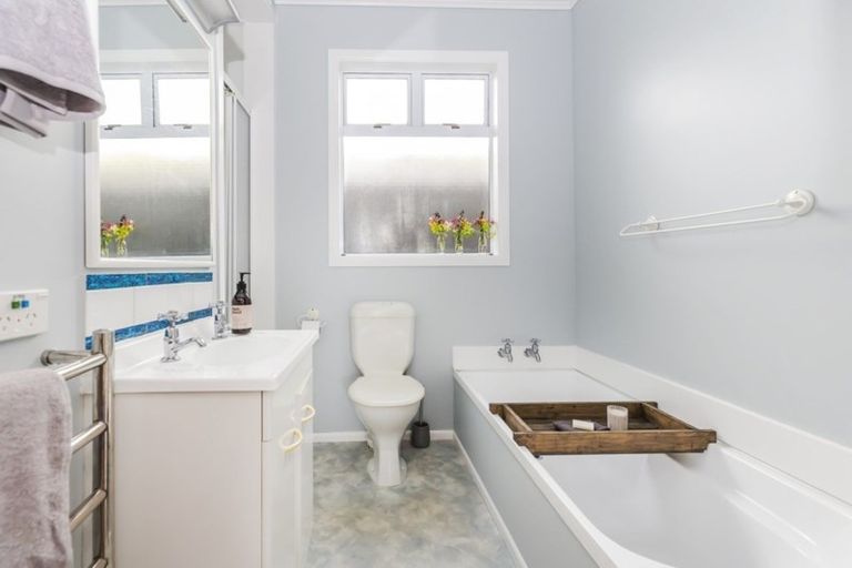 Photo of property in 20 Melbourne Road, Island Bay, Wellington, 6023