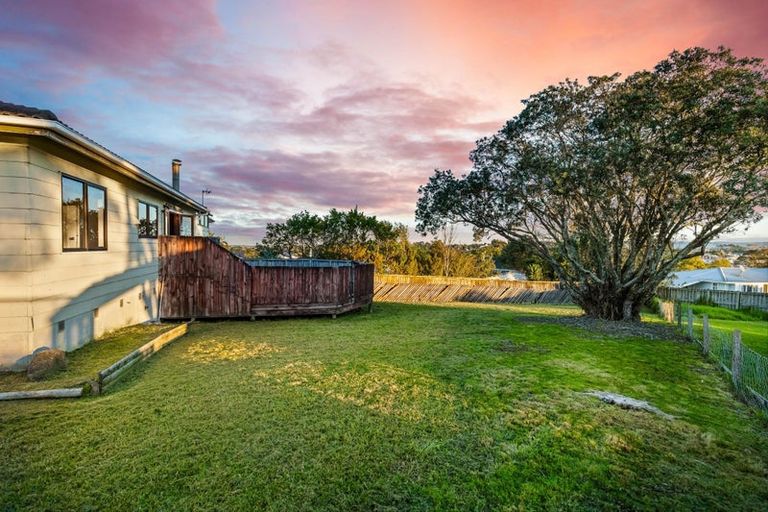 Photo of property in 40 West Harbour Drive, West Harbour, Auckland, 0618
