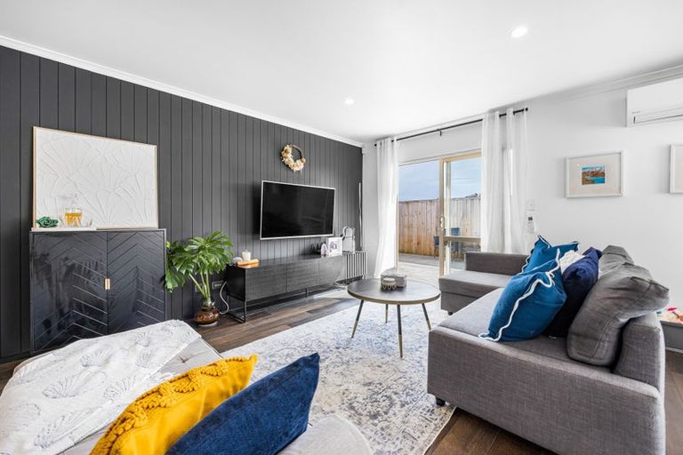 Photo of property in 4 Anna Lane, Glen Eden, Auckland, 0602