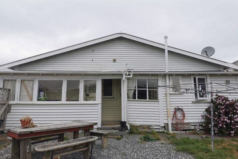 Photo of property in 37 Bay Street, Petone, Lower Hutt, 5012