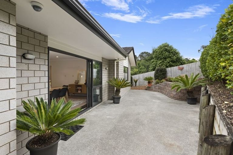 Photo of property in 72 Lake Panorama Drive, Henderson Valley, Auckland, 0612