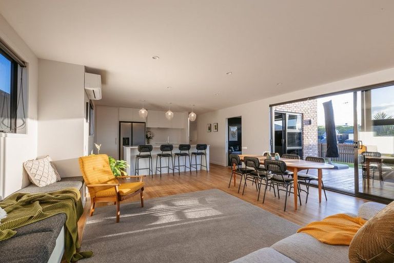 Photo of property in 8 Kuakua Close, Papamoa Beach, Papamoa, 3118