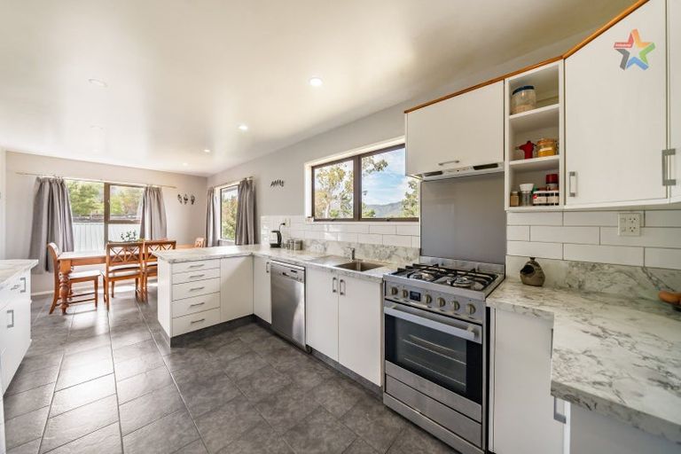 Photo of property in 21 Whitechapel Grove, Stokes Valley, Lower Hutt, 5019
