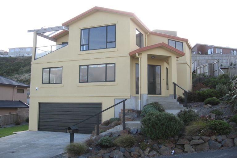Photo of property in 57 Dress Circle, Newlands, Wellington, 6037