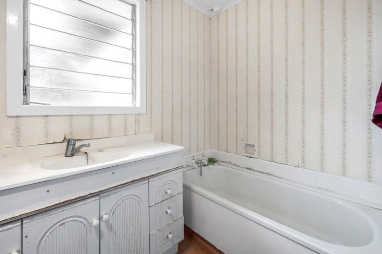 Photo of property in 2/22 Hillcrest Avenue, Hillcrest, Auckland, 0627