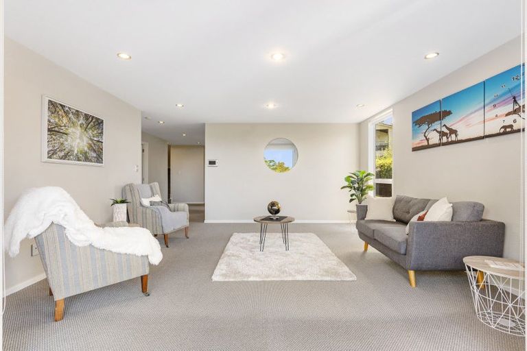 Photo of property in 43 Zara Court, Windsor Park, Auckland, 0632