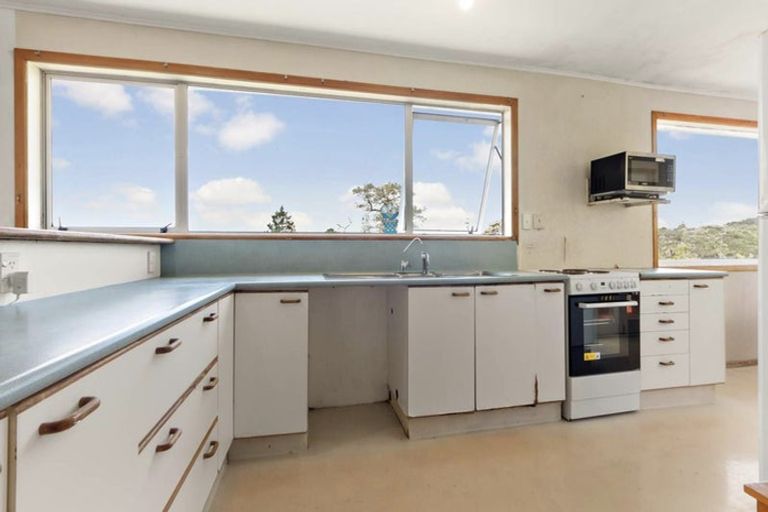 Photo of property in 13 Tracey Terrace, Te Atatu South, Auckland, 0602
