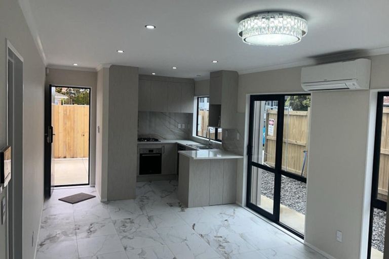 Photo of property in 83b Hutchinsons Road, Bucklands Beach, Auckland, 2014