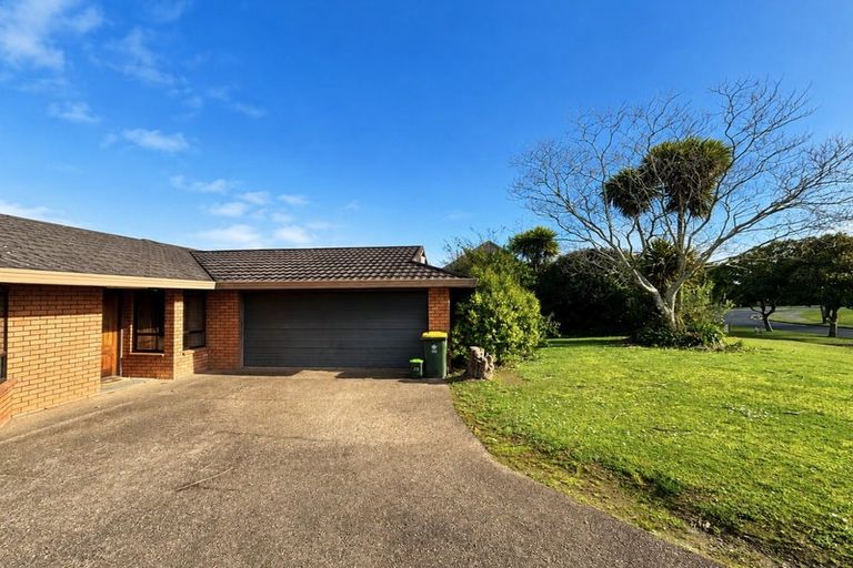 Photo of property in 3 Kadina Place, Botany Downs, Auckland, 2010